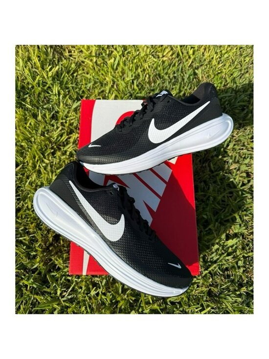 * 8.5 MEN\'S NIKE REVOLUTION 8 WIDE BLACK / WHITE HQ1995-002 RUNNING SHOES